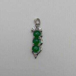 Jade Bean Pendant
Silver Plated‎